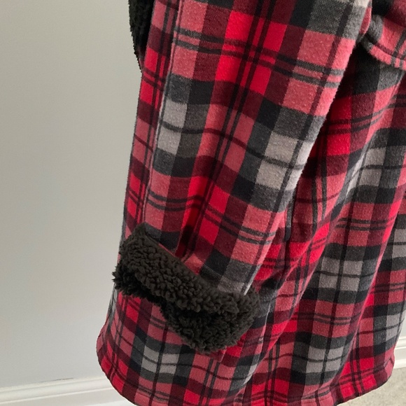 UGG robe,red plaid. Large - Picture 4 of 8